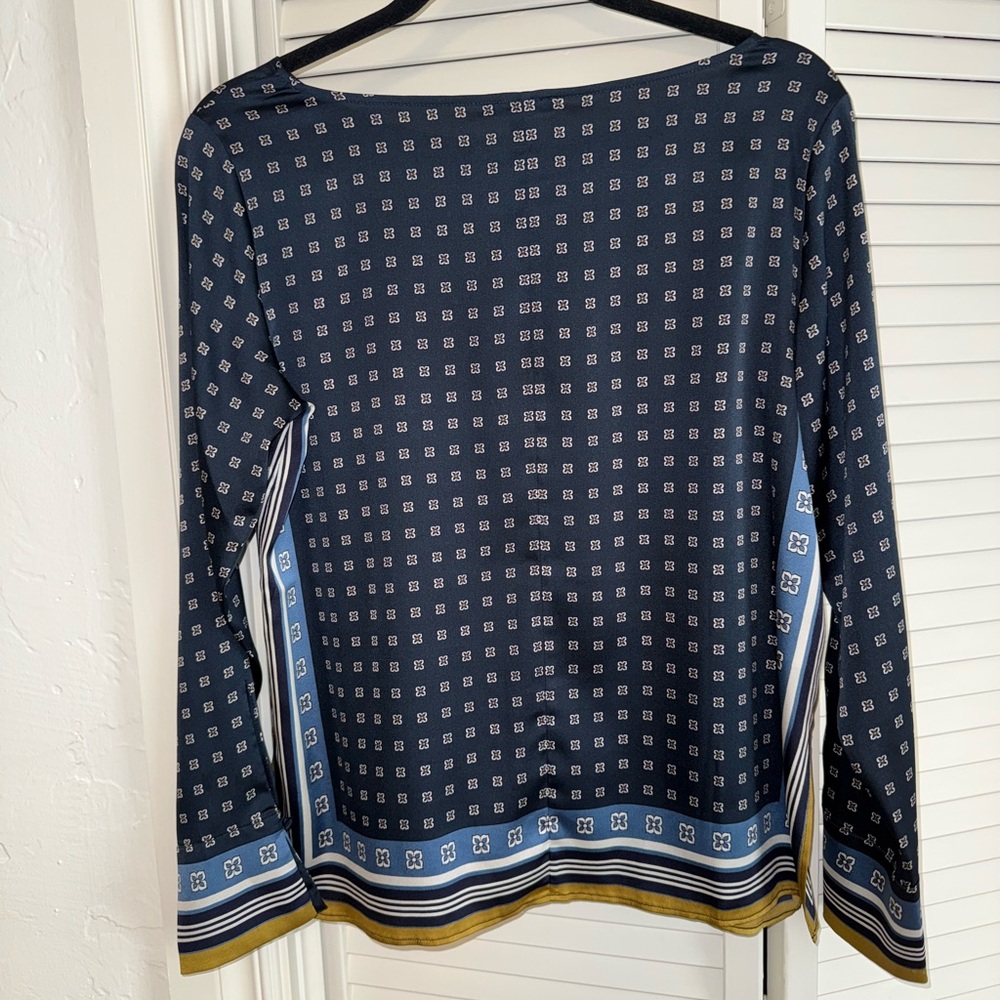 Ann Taylor women's Navy Blue bandanna Patterned silk Women's blouse Top XS - Picture 5 of 5